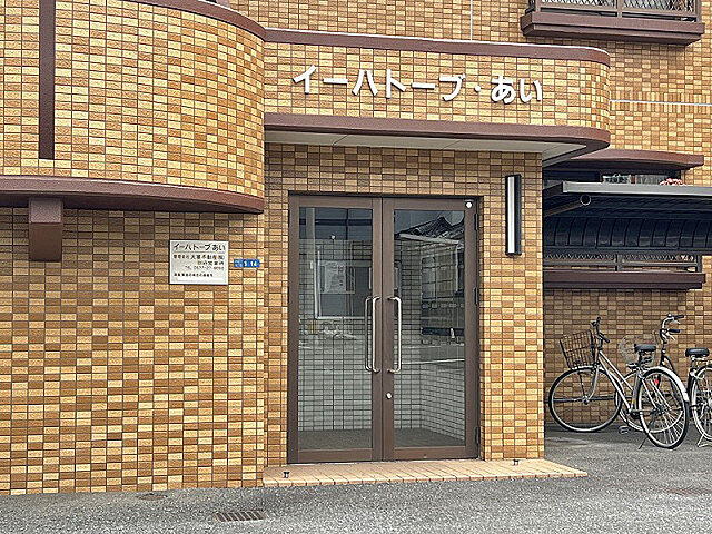 4 / 7