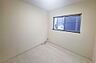 室内：2階には洋室が3部屋あります。