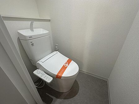 お手入れ簡単なアクアセラミック仕様!気持ちよく使い始められる清潔なトイレ空間。