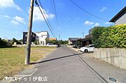 北東側前面道路