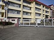 伊敷台小学校【鹿児島市立伊敷台小学校】は、伊敷台4丁目に位置する1993年創立の小学校です。令和3年度の生徒数は509人で、23クラスあります。校訓は「つよい体に　やさしい心　よく考えがんばりぬく…