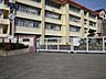 周辺：伊敷台小学校【鹿児島市立伊敷台小学校】は、伊敷台4丁目に位置する1993年創立の小学校です。令和3年度の生徒数は509人で、23クラスあります。校訓は「つよい体に　やさしい心　よく考えがんばりぬく…