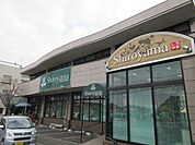 城山ストアー城山店城山ストアー1号店の城山店です。地産地消を大事に、地元鹿児島の「大島紬」や「焼酎」などの代表的なモチーフを取り入れ、鹿児島らしさを出したお店です。営業時間9:00〜21: 640m