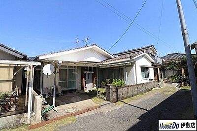 外観:【外観写真】・南向きで陽当たり良好・敷地49.47坪 外観:【外観写真】・南向きで陽当たり良好・敷地49.47坪