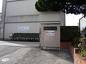 緑丘中学校【鹿児島市立緑丘中学校】は、緑ヶ丘町に位置する1974年創立の中学校です。令和3年度の生徒数は349人で、11クラスあります。校訓は「真実・友愛・力行」です。 3000m