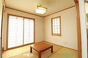 【和室】2方向に窓があり、明るい和室です！