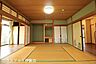 和室：【和室8帖】床の間と仏間付きの和室です
