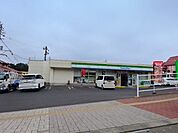 ファミリーマート坂元店【ファミリーマート坂元店】は、鹿児島市坂元町23-5に位置する鹿児島蒲生線近くのコンビニエンスストアです。駐車場有、店内には鹿児島銀行のATMがあります。 710m