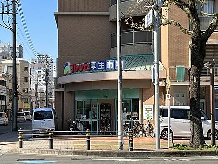 フレッセ厚生市場【フレッセ厚生市場】鹿児島市西千石町にあるスーパーです。営業時間10:00〜23:00(各店舗により異なります)駐車場有り(最初の40分無料その後は20分毎100円) 540m