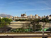 長田中学校【鹿児島市立長田中学校】は、小川町に位置する1947年創立の中学校です。令和3年度の生徒数は267人で、10クラスあります。校訓は「自立・友愛・志学・根性」です。 390m