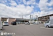 【セブンイレブン鹿児島吉野支所前店】コンビニエンス ストアのチェーン。軽食や飲み物をはじめ、売店で扱うさまざまな商品を用意。 830m