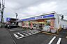 周辺：ローソン 鹿児島伊敷団地店【ローソン鹿児島伊敷団地店】飲食品、日用品を取扱うコンビニエンスストアー 840m