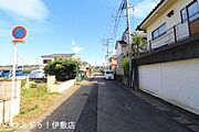 【前面道路】南側前面道路、東方面道路幅員約6.0ｍと離合も楽々