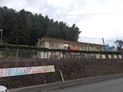 東俣幼稚園[東俣幼稚園]努力目標ほとけさまをおがむこありがとうのいえるこよくきくこなかよくするこ 1090m