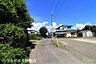 その他：【前面道路】北西側前面道路、道路幅員約3.5ｍ車がすれ違うには厳しい道幅ですが、車はスピードを抑えて走行するので、お子様にも安全な道幅となっています。