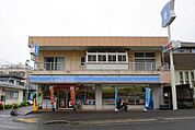 ローソン鹿児島玉里団地店【ローソン鹿児島玉里団地店】飲食品、日用品を取扱うコンビニエンスストアー 590m