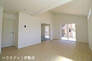 【リビング】「他社で住宅ローンに落ちてしまった」「車のローンが残っている」など、住宅ローンでお困りの方はぜひ一度弊社までご相談ください。