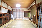 【和室】広々とした和室。子供の遊び場やお昼寝スペースなど使い方いろいろです