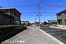 その他：【前面道路】南西側前面道路。大通りに面しており迷いやすい団地内でも迷わず着けます。