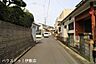 その他：【前面道路】北側前面道路車がすれ違うには厳しい道幅ですが、車はスピードを抑えて走行するので、お子様にも安全な道幅となっています。