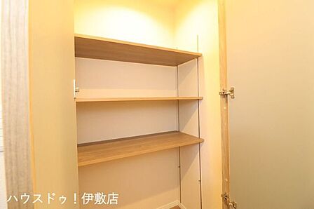 【廊下収納】廊下には家族で使用できる便利な収納付!家族みんなで使用するもの、趣味のものなど収納可能です