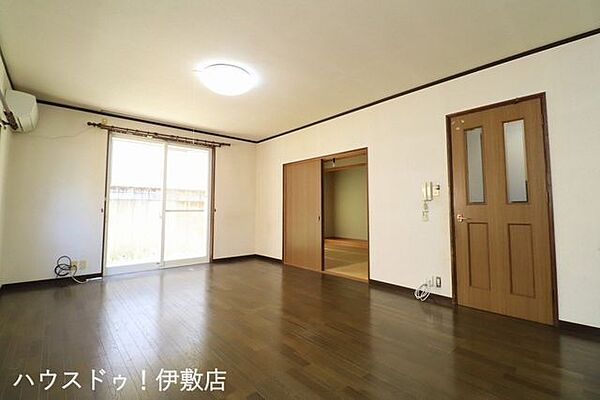 リビング/ダイニングを拡大表示