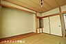 和室：【和室6帖】押し入れ付きで布団も収納可能です