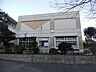周辺：宮小学校【鹿児島市立宮小学校】は、宮之浦町に位置する1879年創立の小学校です。令和3年度の生徒数は90人で、8クラスあります。校訓は「考える　強い　明るい　思いやりの　宮の子」です。 2300m