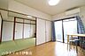 洋室：【洋室6帖】掃き出し窓があり、部屋の奥まで光が入りやすい洋室