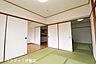 和室：【和室6帖】和室6帖と和室6帖、洋室6帖が続間となっており、開放感のある空間