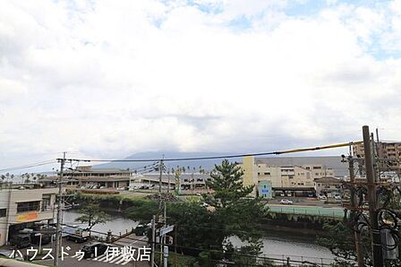 【眺望写真】撮影時桜島が雲に隠れてしまってました。晴れた日など雄大な桜島を眺望可能です