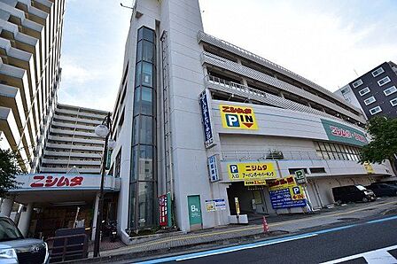 ニシムタ北ふ頭店【ニシムタ北ふ頭店】鹿児島市小川町にあるスーパーです。営業時間 9:00~25:00取扱商品 食料品、酒類、飲料、生鮮食品、日用雑貨、カー用品、家電など 200m