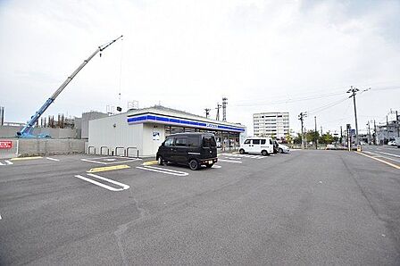ローソン浜町店【ローソン浜町店】鹿児島市浜町にあるコンビニです。設備・サービス ATM、イートイン、バルアフリートイレ、たばこ、お酒、まちかど厨房、マルチコピー機駐車場あり 330m
