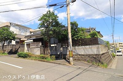 外観:【外観写真】南西角地で風通しもよく、陽当たり良好な敷地 外観:【外観写真】南西角地で風通しもよく、陽当たり良好な敷地