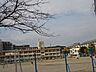 周辺：【城西中学校】市中心部より北西に約3km，甲突川西岸，鹿児島中央駅の北方に位置する西田小，原良小と甲突川の対岸，国道3号線沿いに位置する草牟田小の一部からなる。 180m