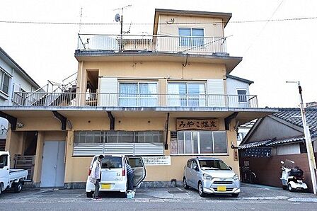 みやこ温泉【みやこ温泉】鹿児島市上竜尾町にある温泉です。営業時間午前6:00~午後10:00施設概要駐車場12台、サウナ、超音波風呂、ジェット風呂、水風呂 100m