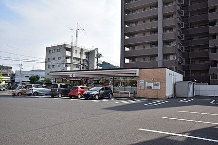 セブンイレブン城西3丁目店【セブンイレブン城西3丁目店】鹿児島市城西3丁目にあるコンビニです。設備 ATM、マルチコピー機、お会計セルフレジ、店舗留置サービス、セブンミール、たばこ、お酒、 320m