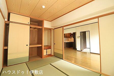 【和室6帖】押入付きで布団など楽々収納可能です