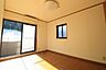 洋室：【2F洋室6帖】陽当たり良好な洋室です！主寝室としていかがでしょうか？