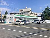 ファミリーマート養和病院前店 710m