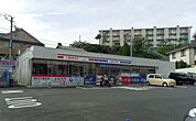 ローソン横須賀鶴が丘店 680m