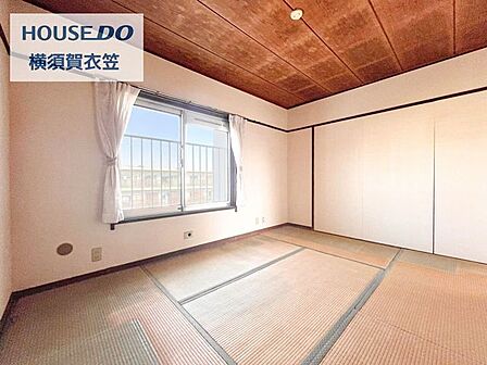 おだやかな暮らしにそっとよりそうすごしやすい和室となります。