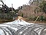 外観：前面道路含む現地写真