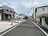 外観：前面道路含む現地写真