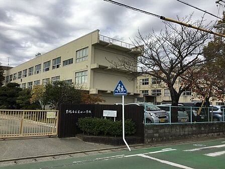 岩田小学校岩田小学校 580m