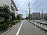 外観：前面道路含む現地写真