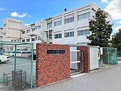 蟹江町立蟹江小学校　平成22年「自ら考え行動することのできる子の育成をめざして」のテーマで、研究に取り組む。 1200m