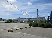 甚目寺中学校　最近の余暇時間の増大により、スポーツに親しみ健康保持と体力向上を図るために野球・テニス・サッカーにナイター施設を開放しています。 1300m