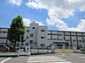 周辺：美和小学校　心身ともに健やかで、知・徳・体の調和のとれた児童の育成を図るとともに、心豊かな人間形成と自己表現をめざし、国際社会に貢献する児童の育成を図る。 710m
