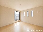 南向き8.5帖洋室はベッドを2台おいてもゆとりの広さ。主寝室として活用できます。※実写よりCGにて家具消しをしたものです。
